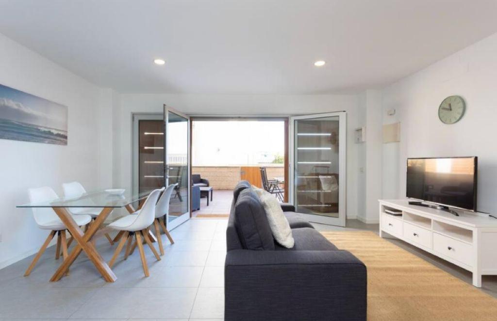 Modern Seafront Flat With A Private Garage Apartment เอลเมดาโน ภายนอก รูปภาพ