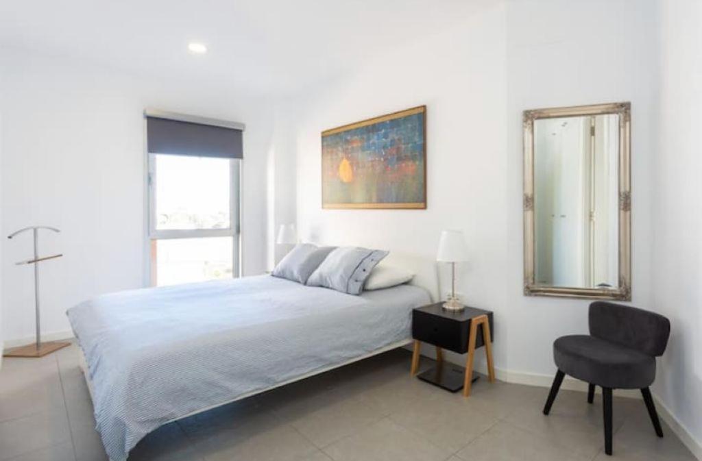 Modern Seafront Flat With A Private Garage Apartment เอลเมดาโน ภายนอก รูปภาพ