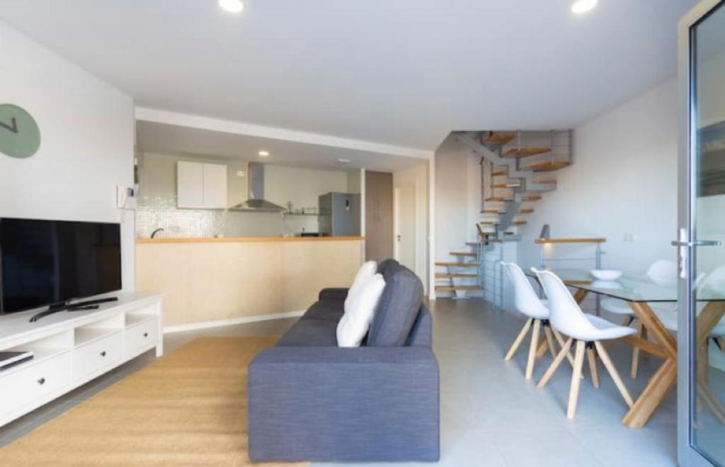 Modern Seafront Flat With A Private Garage Apartment เอลเมดาโน ภายนอก รูปภาพ